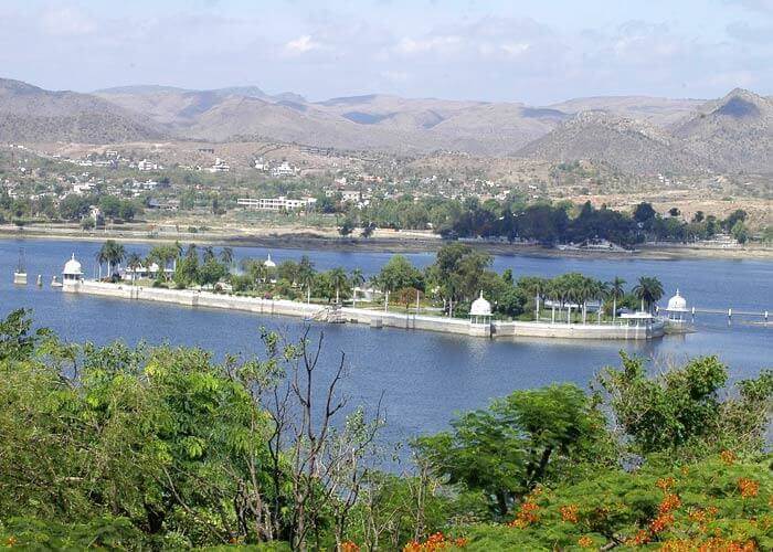 Hotel Near Lake in Udaipur